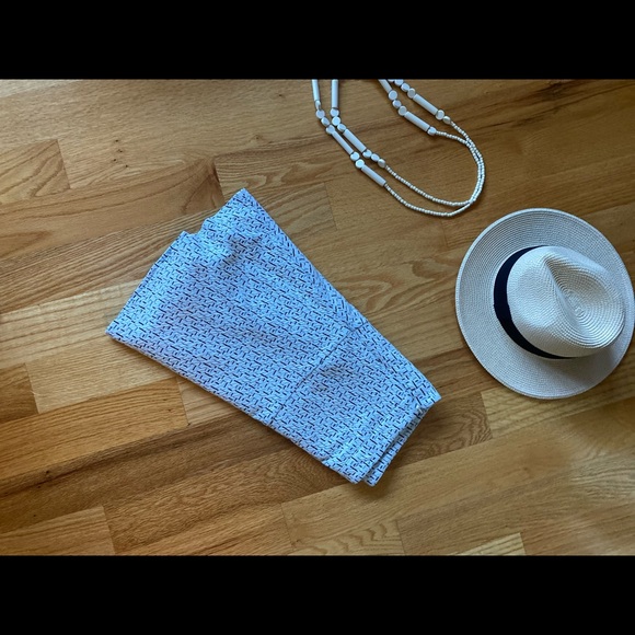 Black and white LOFT skirt with a little flair - Picture 2 of 4